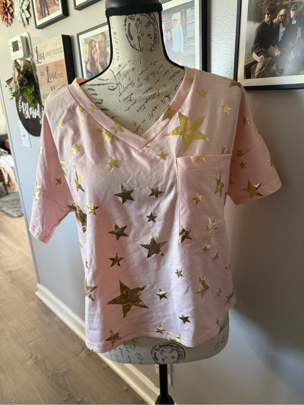 Source Unknown Pink V-Neck Tee with Gold Star Print